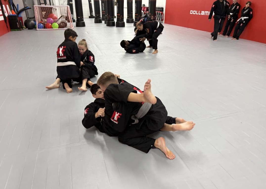 Brazilian Jiu-Jitsu, regular BJJ training for teens provides young practitioners with physical and mental benefits, such as improved cardiovascular health, self-confidence, stress relief, enhanced mental health, fostering discipline, leadership skills, self-esteem, and stronger personal relationships.